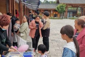 五一與花海來一場愛的約會，寺外桃源月季已浪漫綻放！